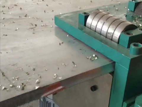  自動(dòng)行走坡口機(jī)